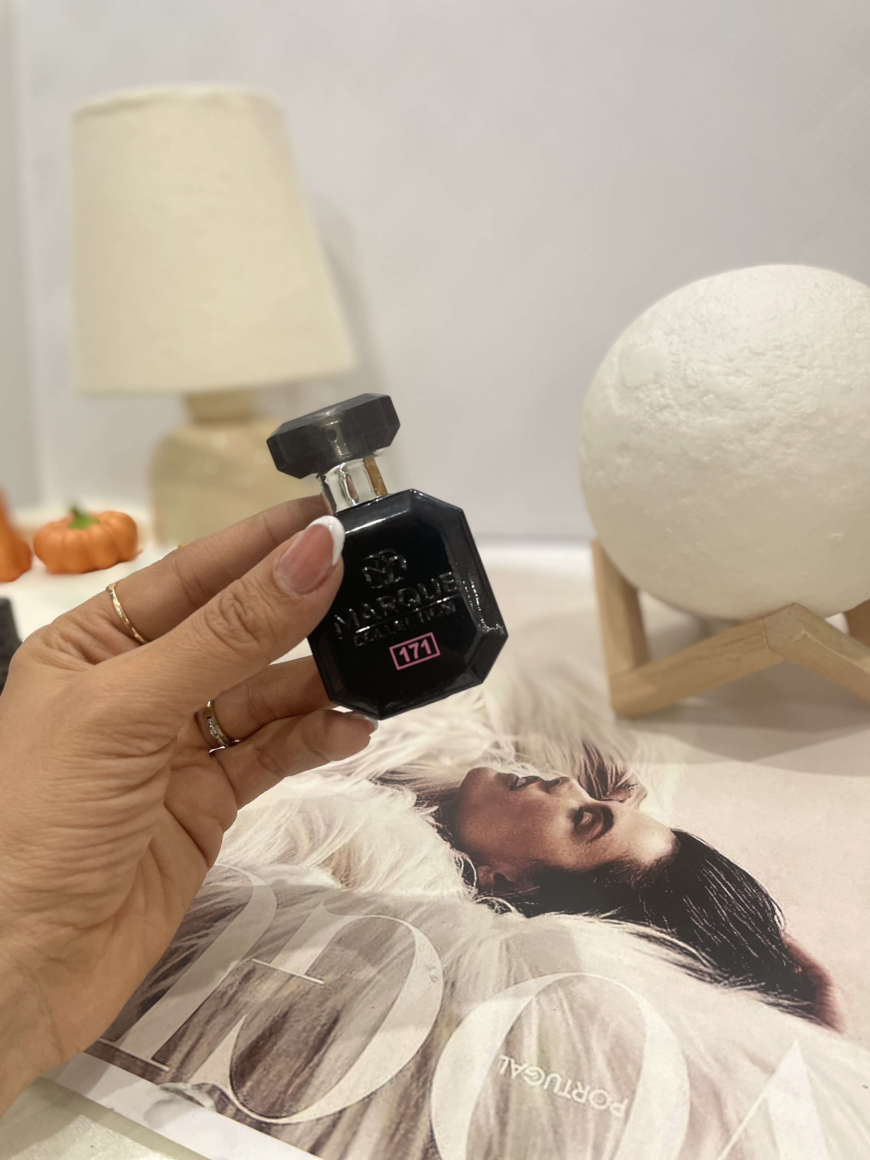 عطر زنانه ویکتوریا سکرت بامبشل نیویورک کد ۰۵۶ سوپر اسمارت اورجینال امارات