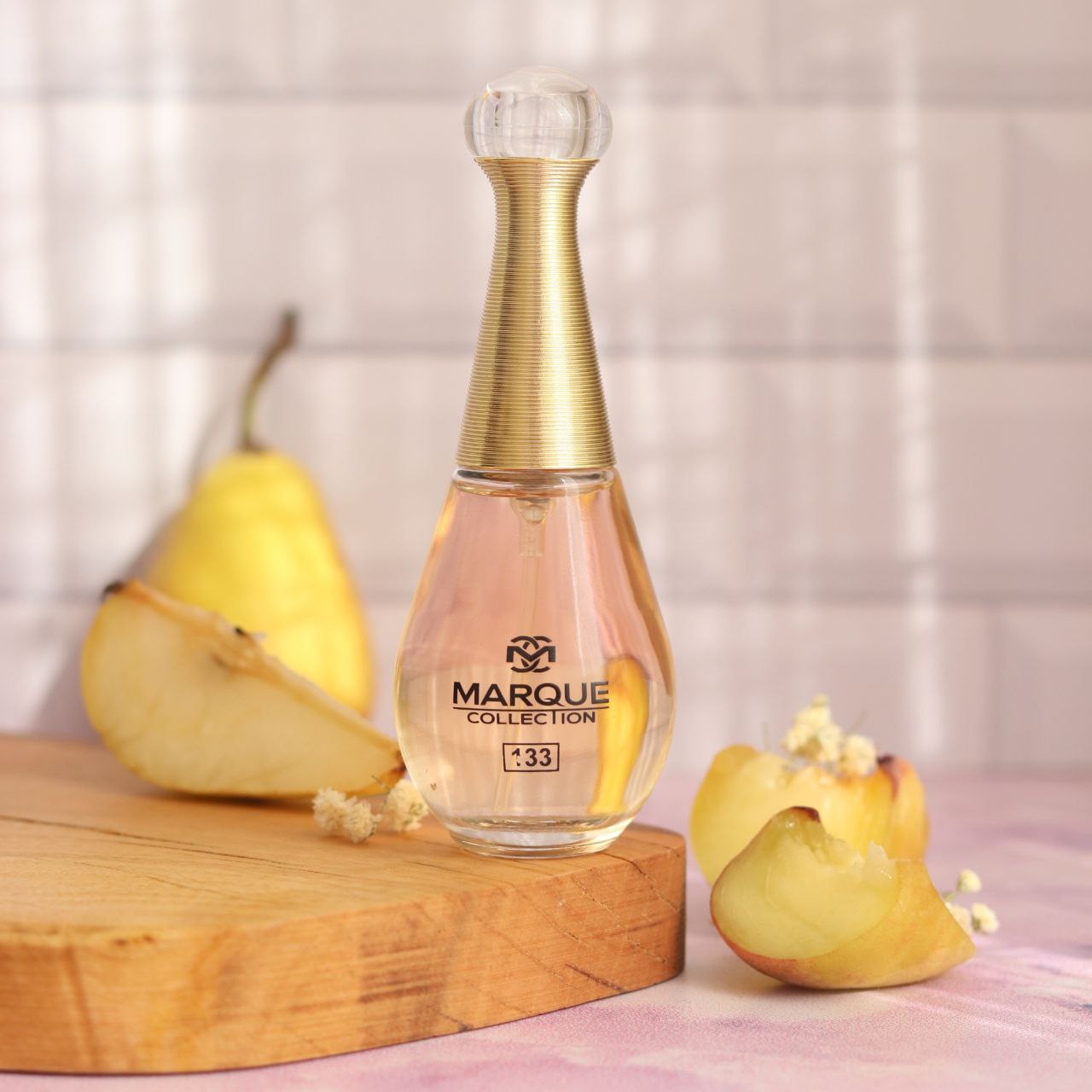 عطر زنانه دیور جادور مارکویی کد ۱۳۳