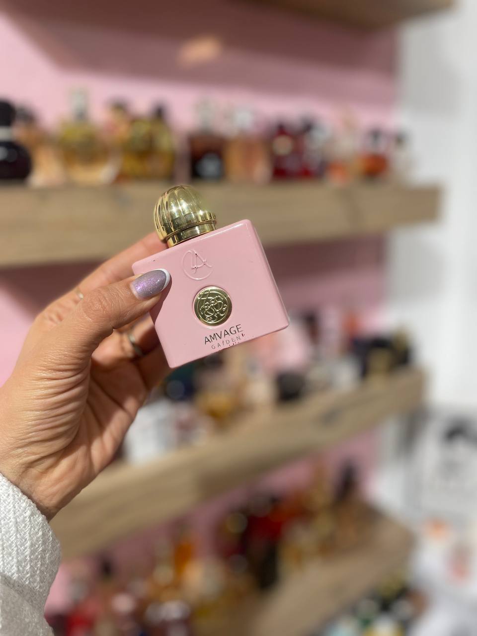 عطر زنانه آمواج گایدنس شرکت آکوا لاکچری