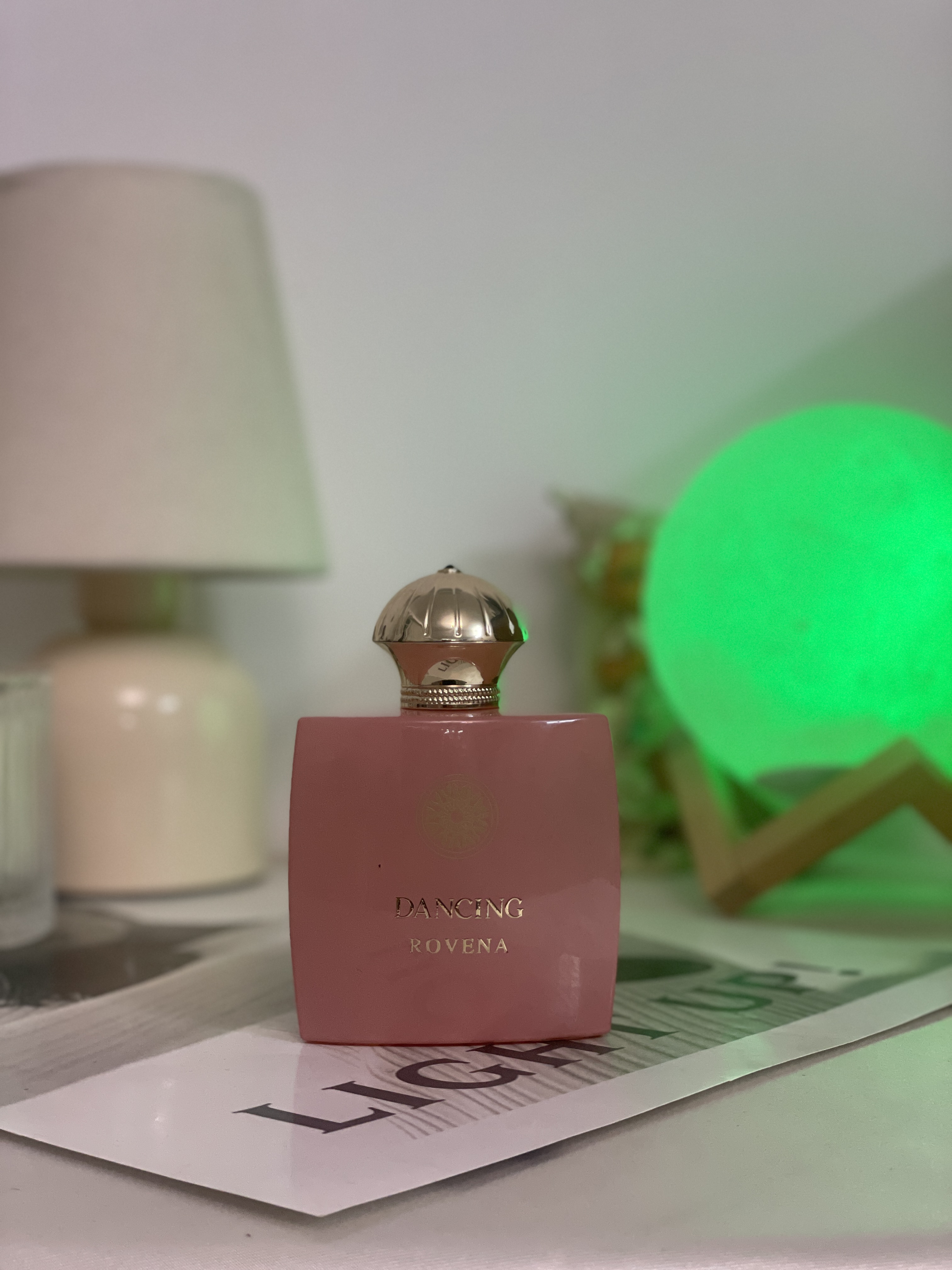 عطر ادکلن زنانه آمواج گایدنس ۱۰۰ میل روونا