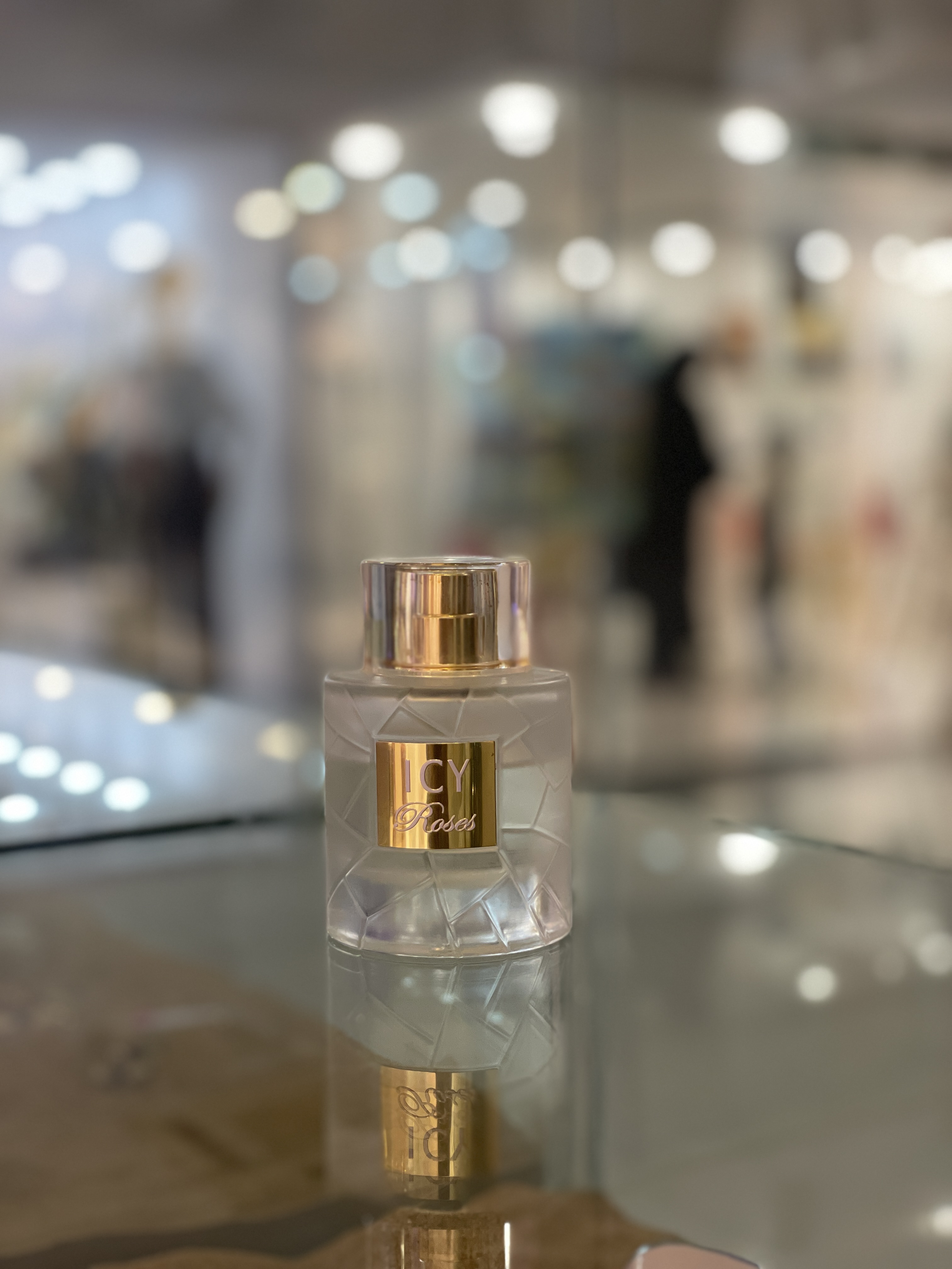عطر ادکلن زنانه بای کیلیان رزز آن آیس فرگرانس