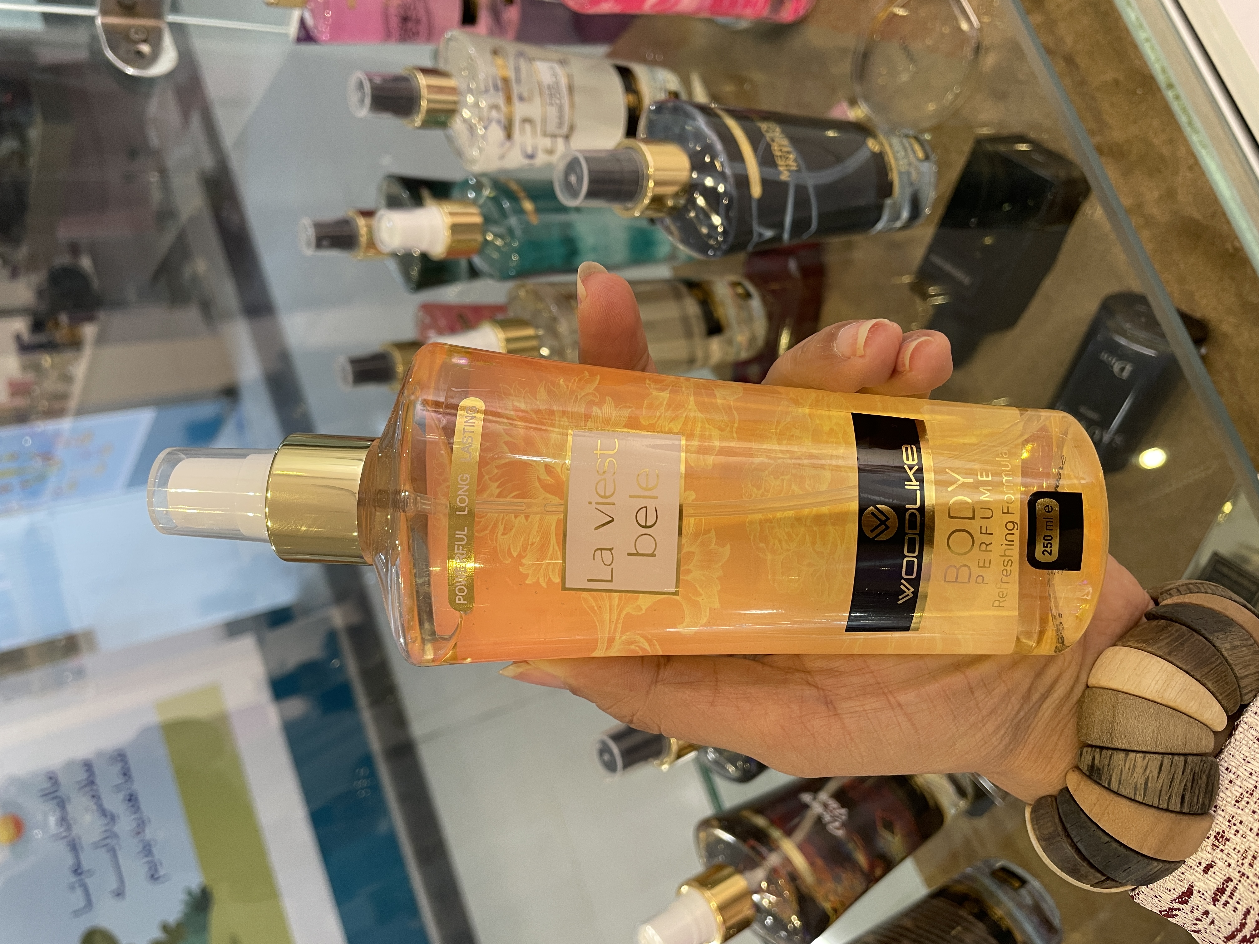 بادی اسپلش با رایحه لانکوم لاویه بل (Lancôme La Vie Est Belle)