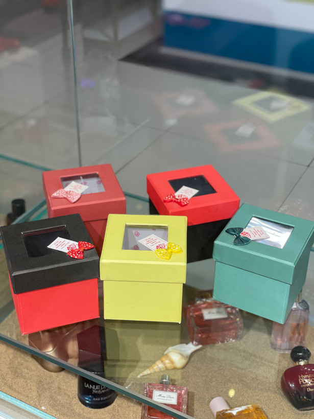 باکس هدیه پنجره دار