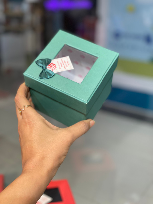 باکس هدیه پنجره دار
